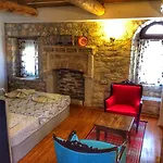 Parmis Boutique House Πανσιόν Çeşme