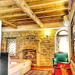 Πανσιόν Parmis Boutique House