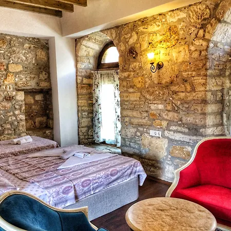 בית הארחה Parmis Boutique House 3*