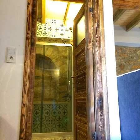 Parmis Boutique House בית הארחה