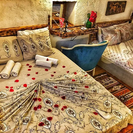 בית הארחה Parmis Boutique House 3*