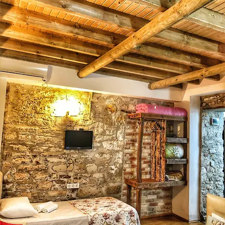 Parmis Boutique House בית הארחה