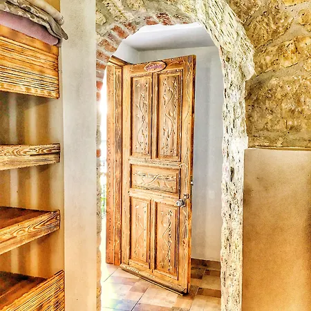 בית הארחה Parmis Boutique House