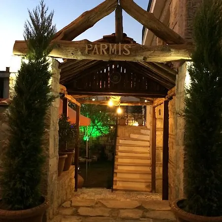 בית הארחה Parmis Boutique House 3*