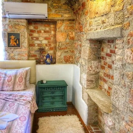 בית הארחה Parmis Boutique House 3*