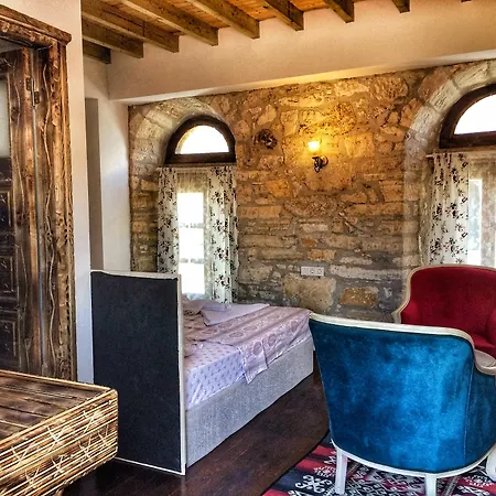 Parmis Boutique House בית הארחה