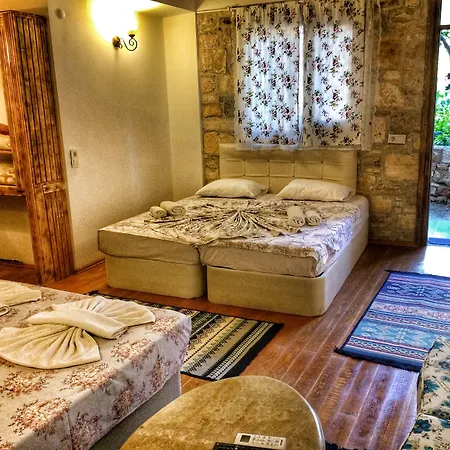 Parmis Boutique House Affittacamere