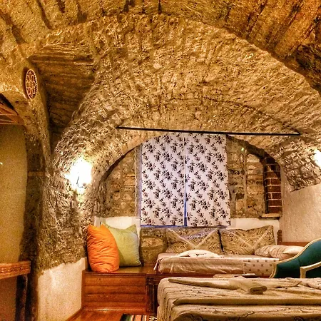 Parmis Boutique House Penzion 3*